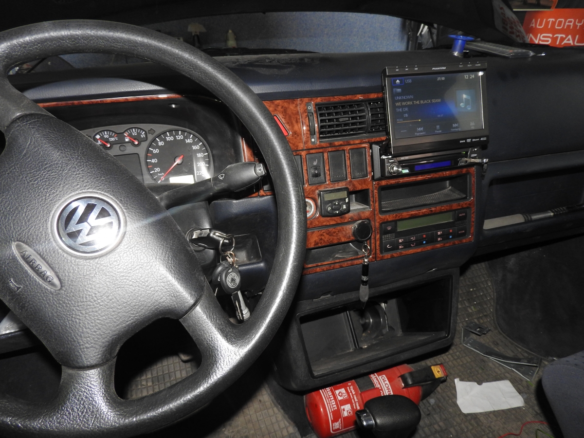 VW T4 Caravelle Phantom AVX 1057.jpg